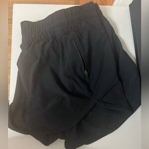Lululemon Tracker low rise lined short 4” size 16 black
